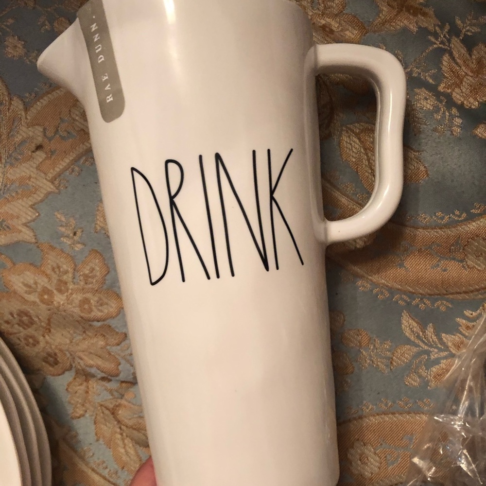Rae Dunn drink container for pouring